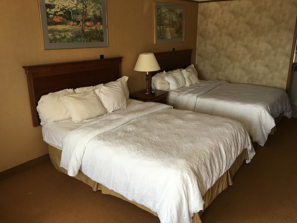 Monroe Hotel 13/52