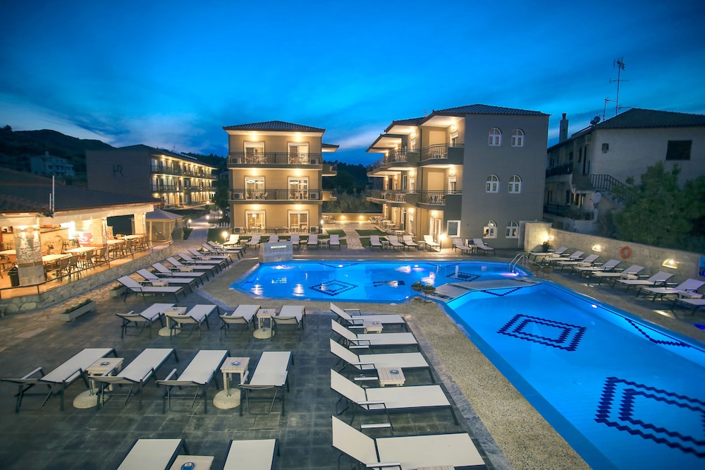 Royal Hotel and Suites 25/49