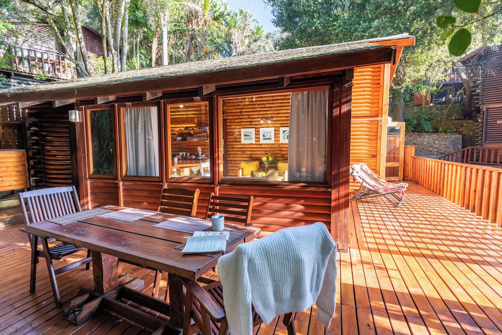 Under Milkwood Resort 34/49