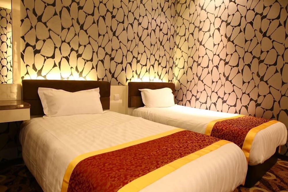 Golden Valley Hotel 5/46