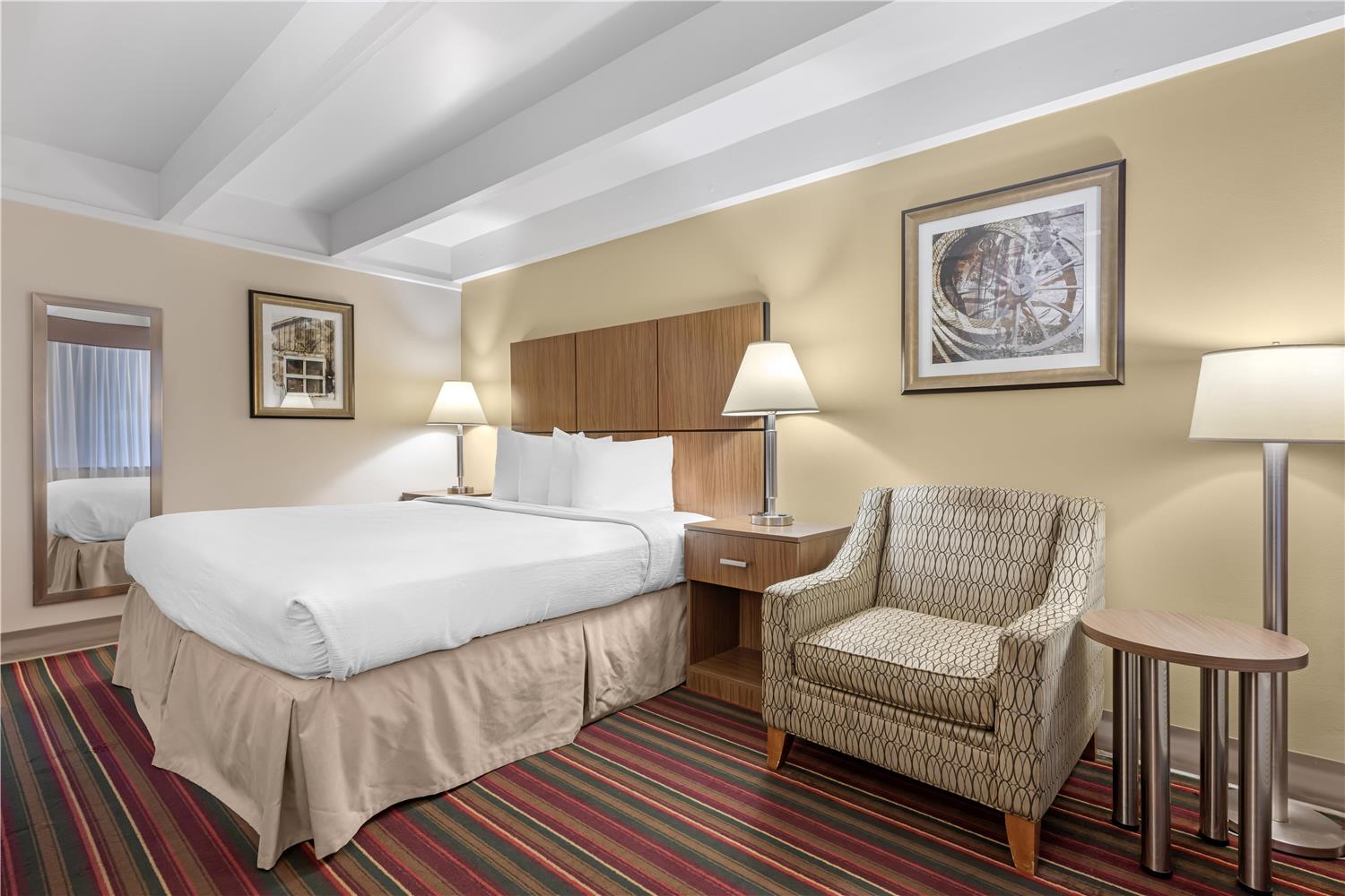 Room, King Bed, Bathtub, Accessible