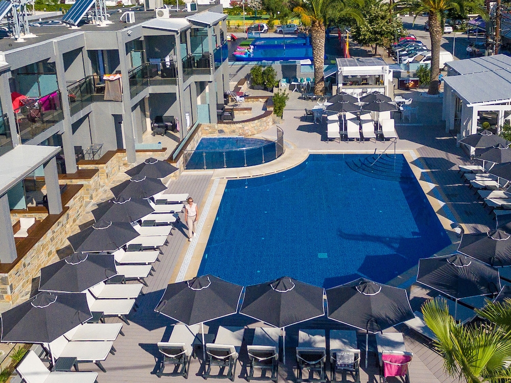 Dionysos Hotel Suites 55/68