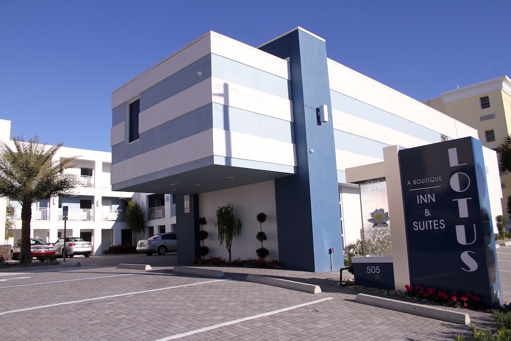 Lotus Boutique Inn Suites 39/57