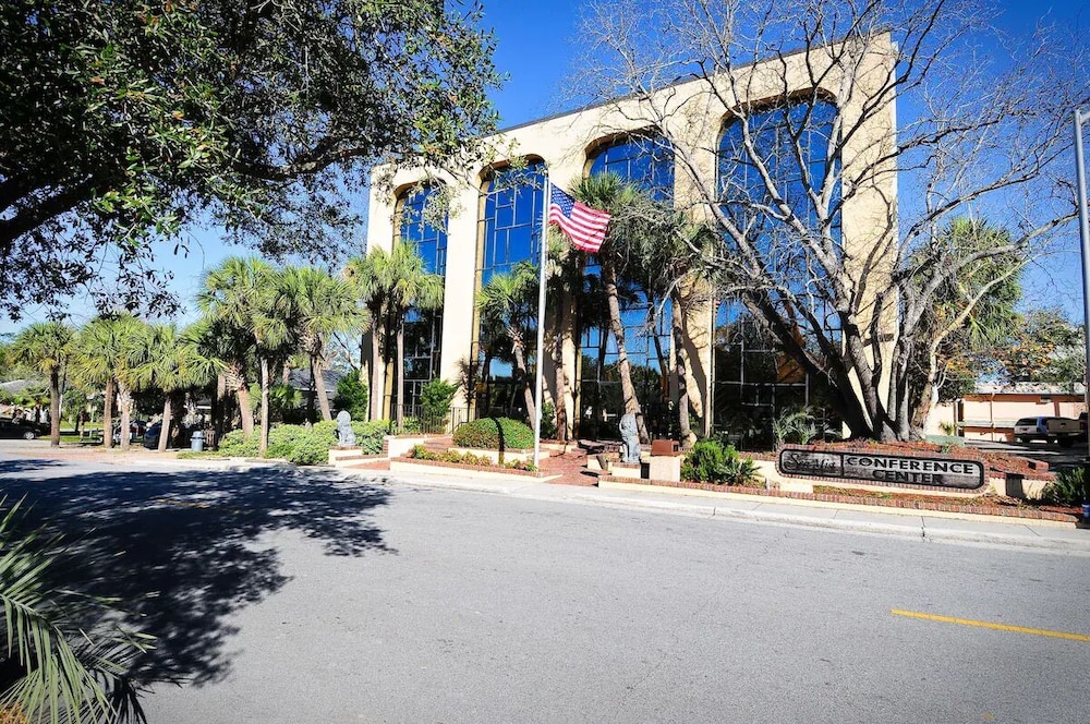 Capital O Sunset Waves Hotel Myrtle Beach Oceanfront 59/63