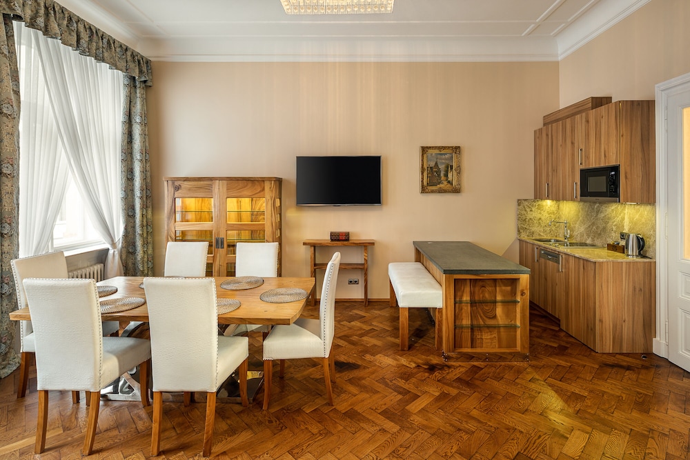 Apartments by BHG 42/48