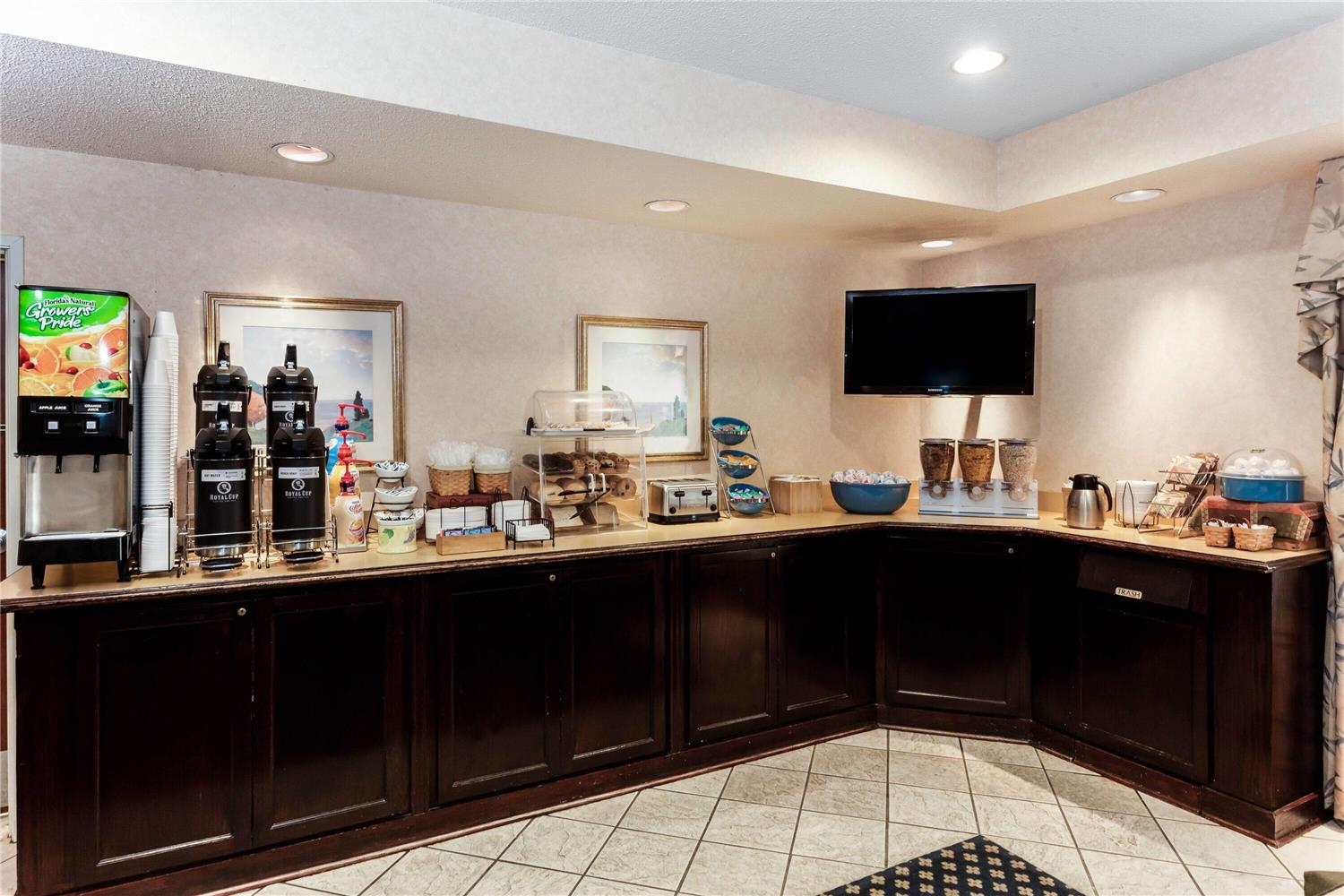 La Quinta Inn & Suites by Wyndham Milwaukee SW New Berlin 29/38