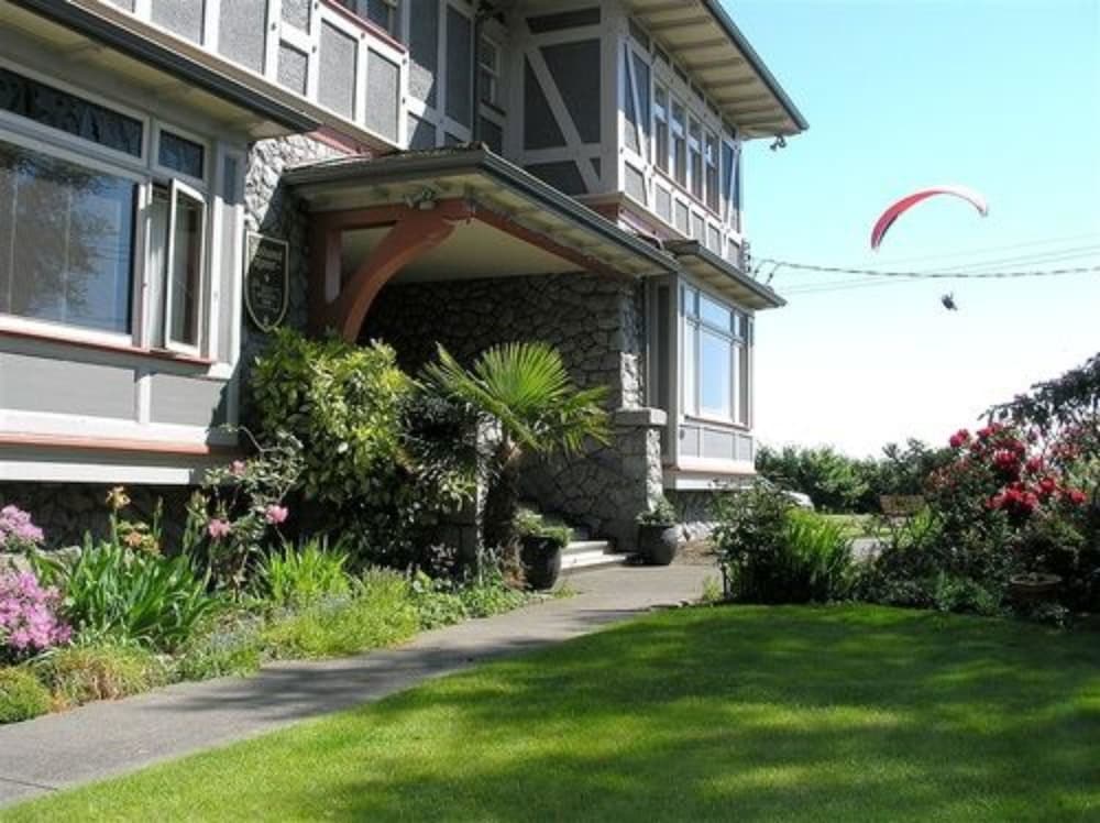 Dashwood Manor Seaside Bed & Breakfast 44/50