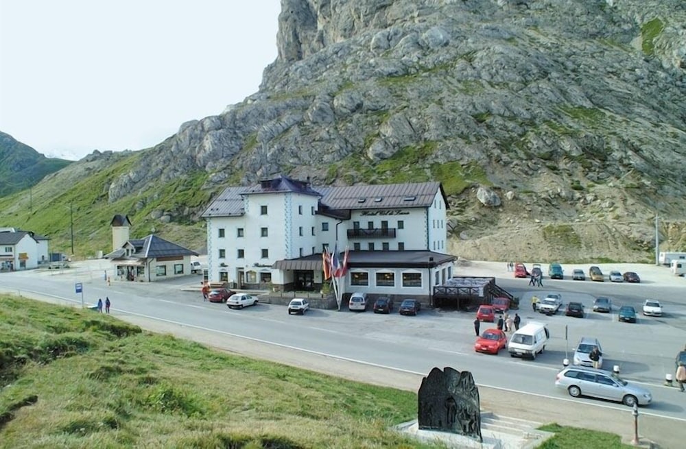Hotel Col Di Lana 31/41