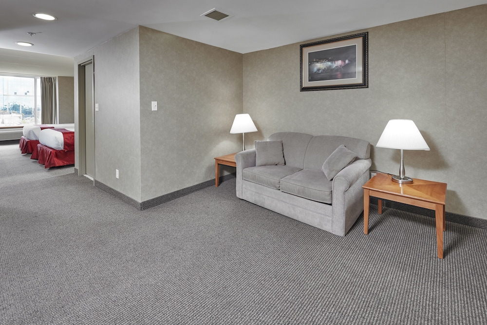 The Falls Hotel and Inn 34/40