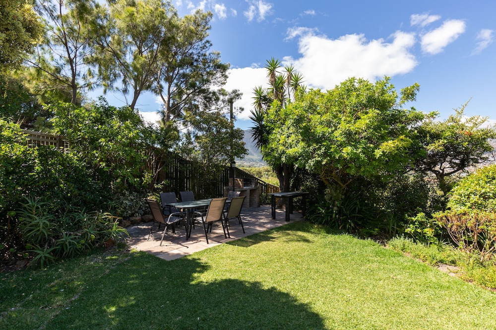 Hout Bay Hilltop 15/23