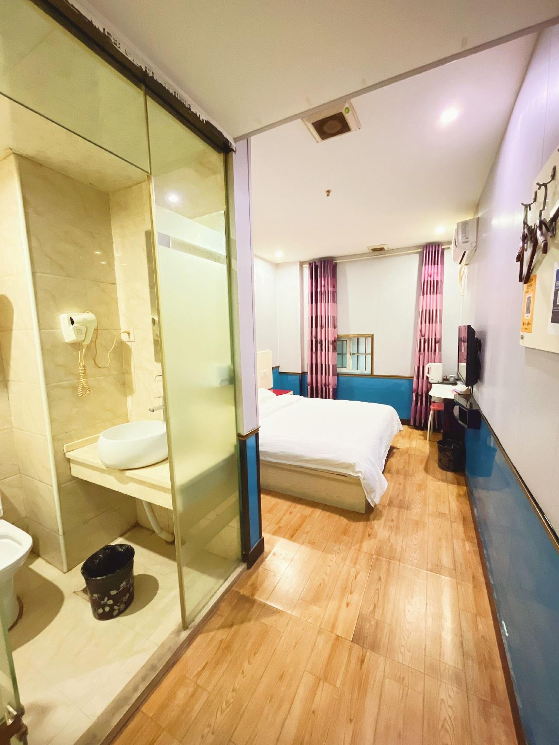 Aiyi Business Hotel 22/28