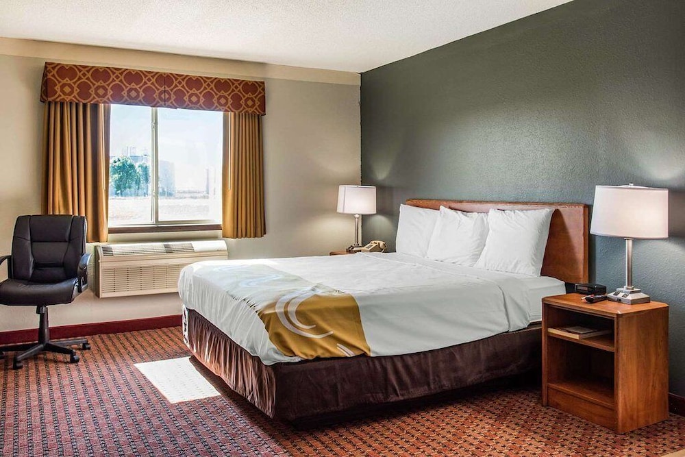 Standard, Single, Queen Bed