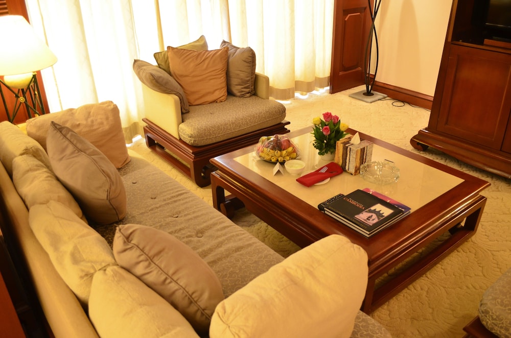 Cambodiana Hotel 30/50