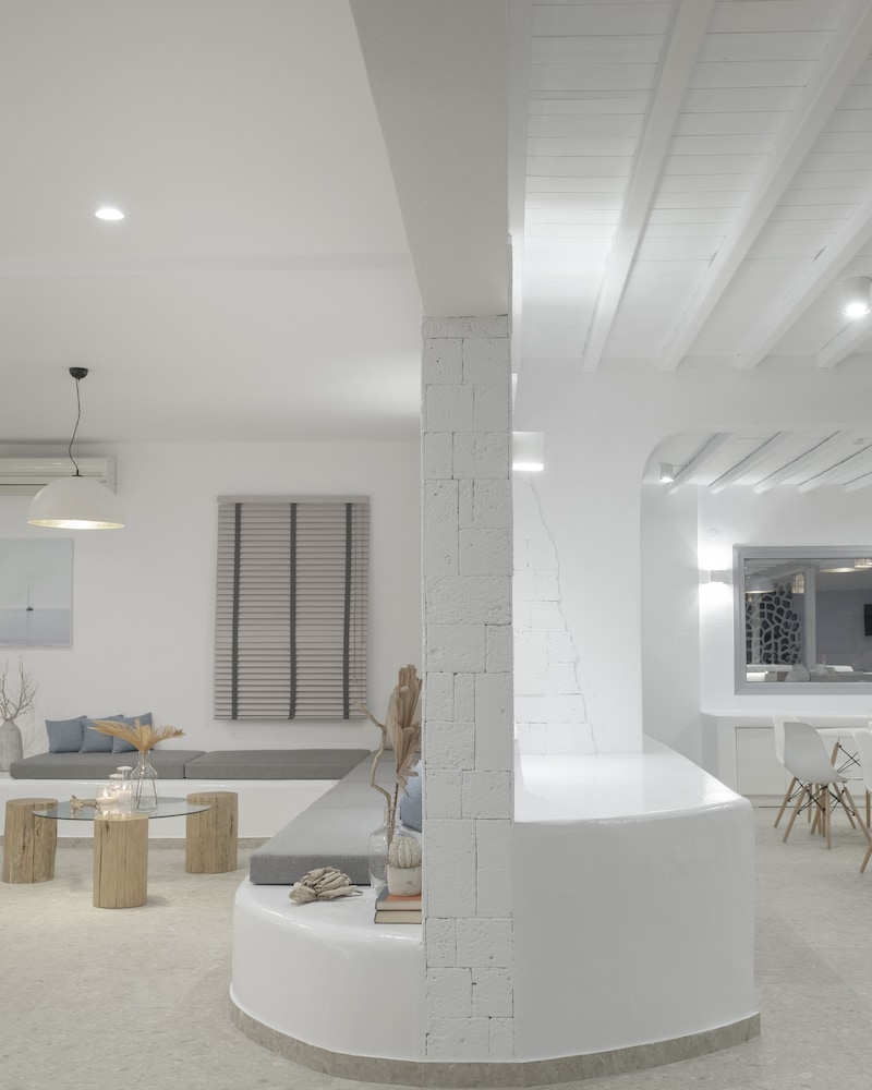 Mykonos Essence Hotel 45/47
