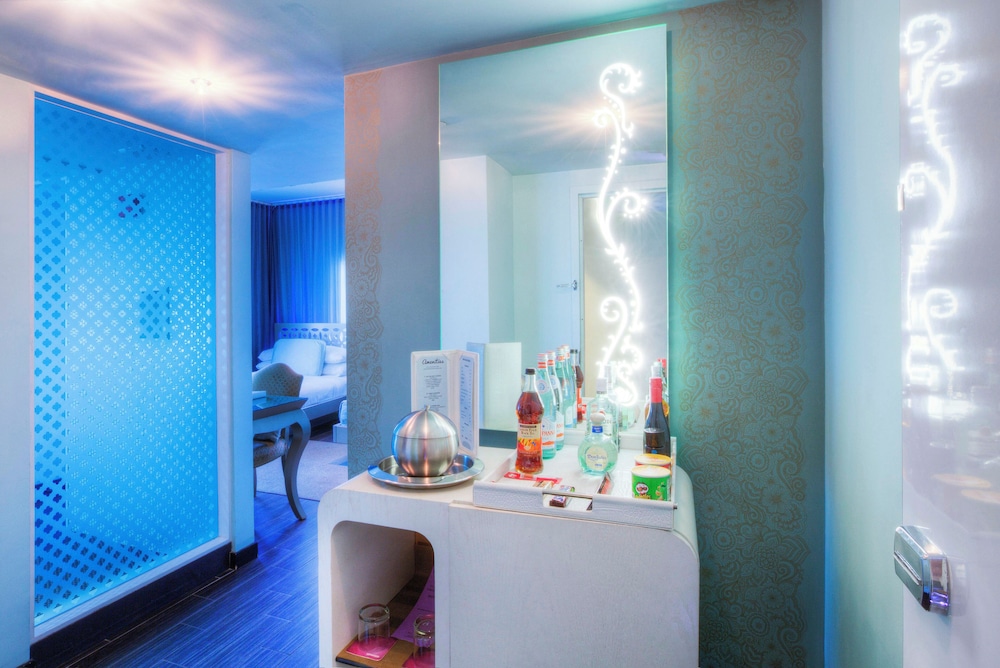 Gold, 2 Double Beds، Dream South Beach by Hyatt 4/4
