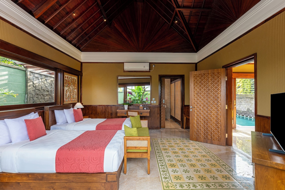 2 Bedrooms, Royal, Pool, Villa