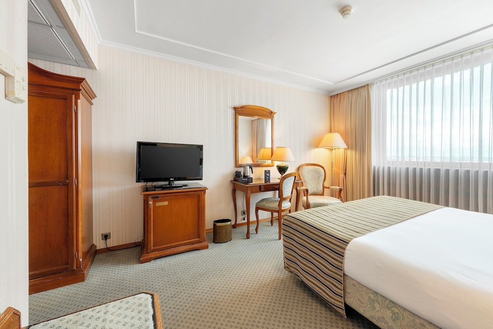 Superior, King Bed, Panorama Prague Hotel 3/5