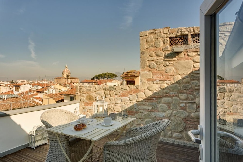 Beautiful Terrace Serragli 8/12