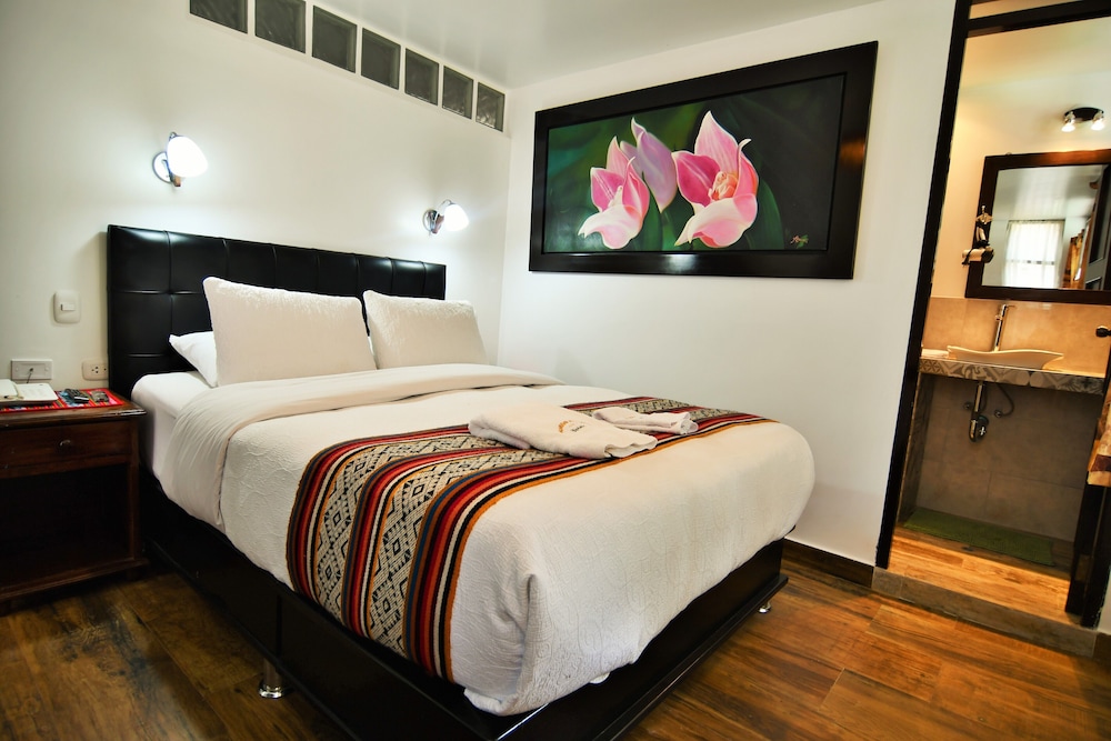 DELUXE, TWIN BEDS