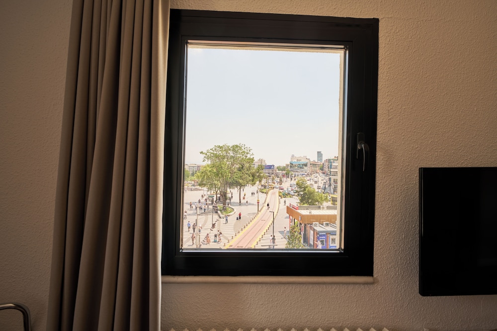 KARDES HOTEL 13/68