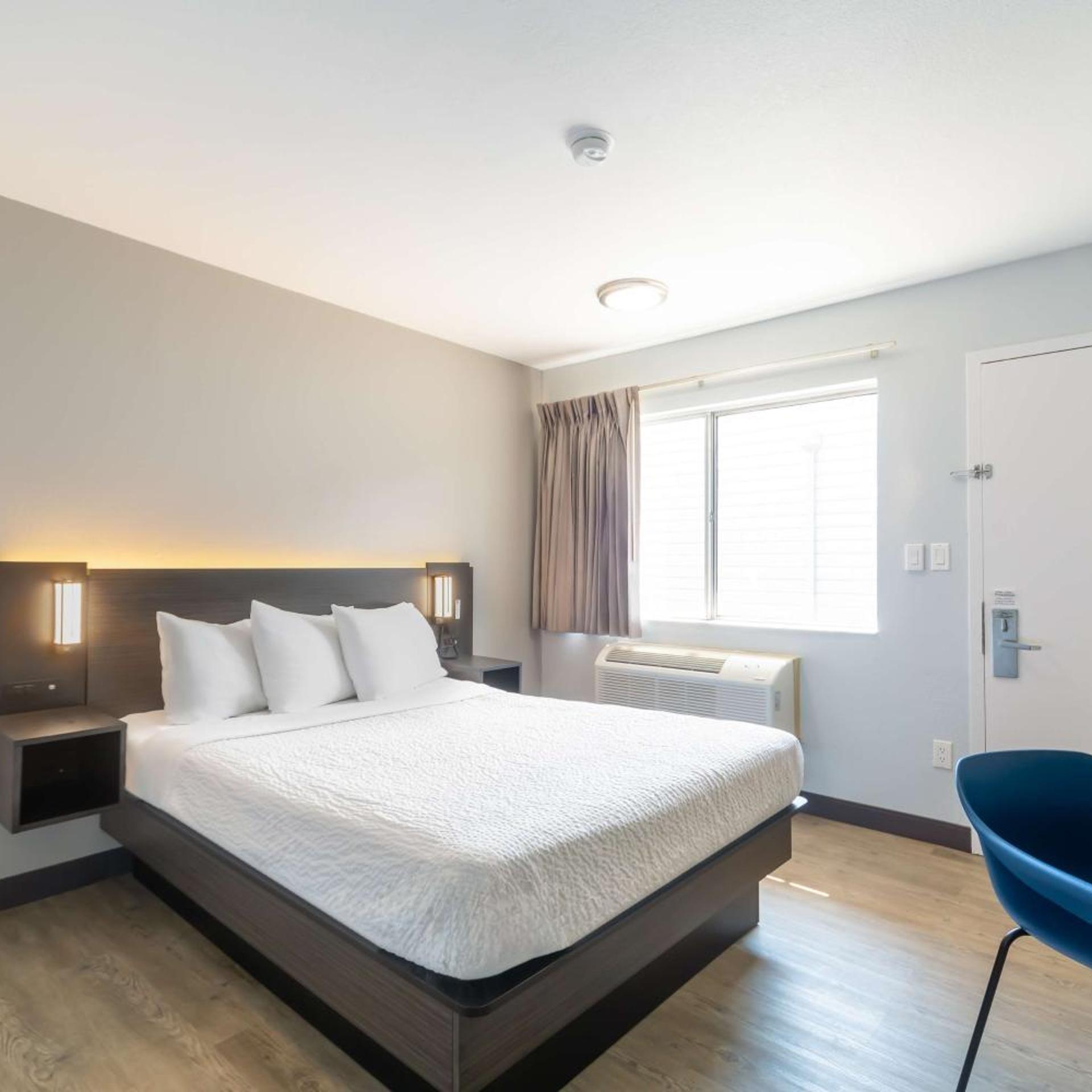 1 Queen Bed ADA/RI Shower/Non-Smoking