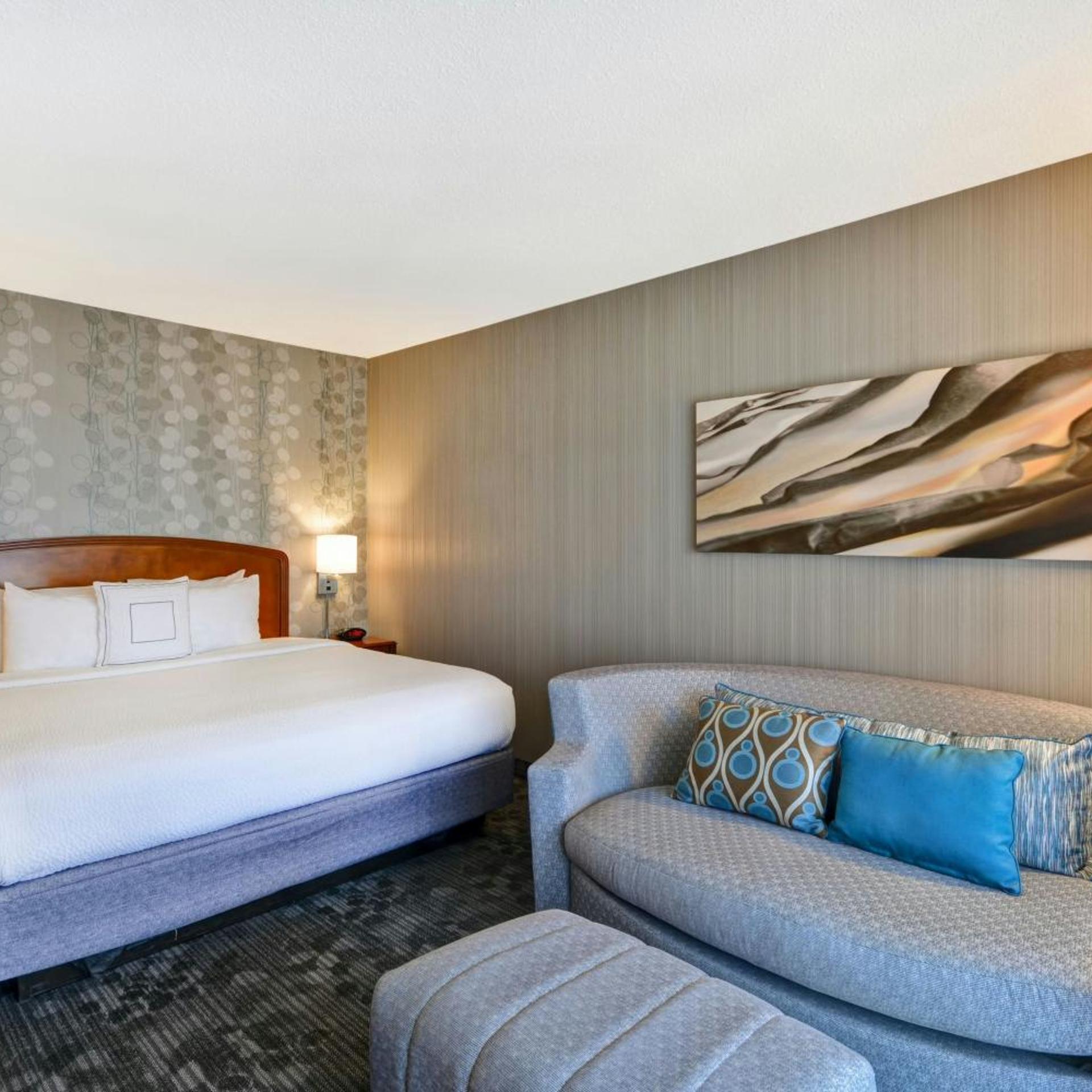 Room, King Bed, Courtyard View, Sofa, Bathtub, Accessible