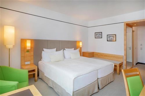 Deluxe, Double or Twin Bed