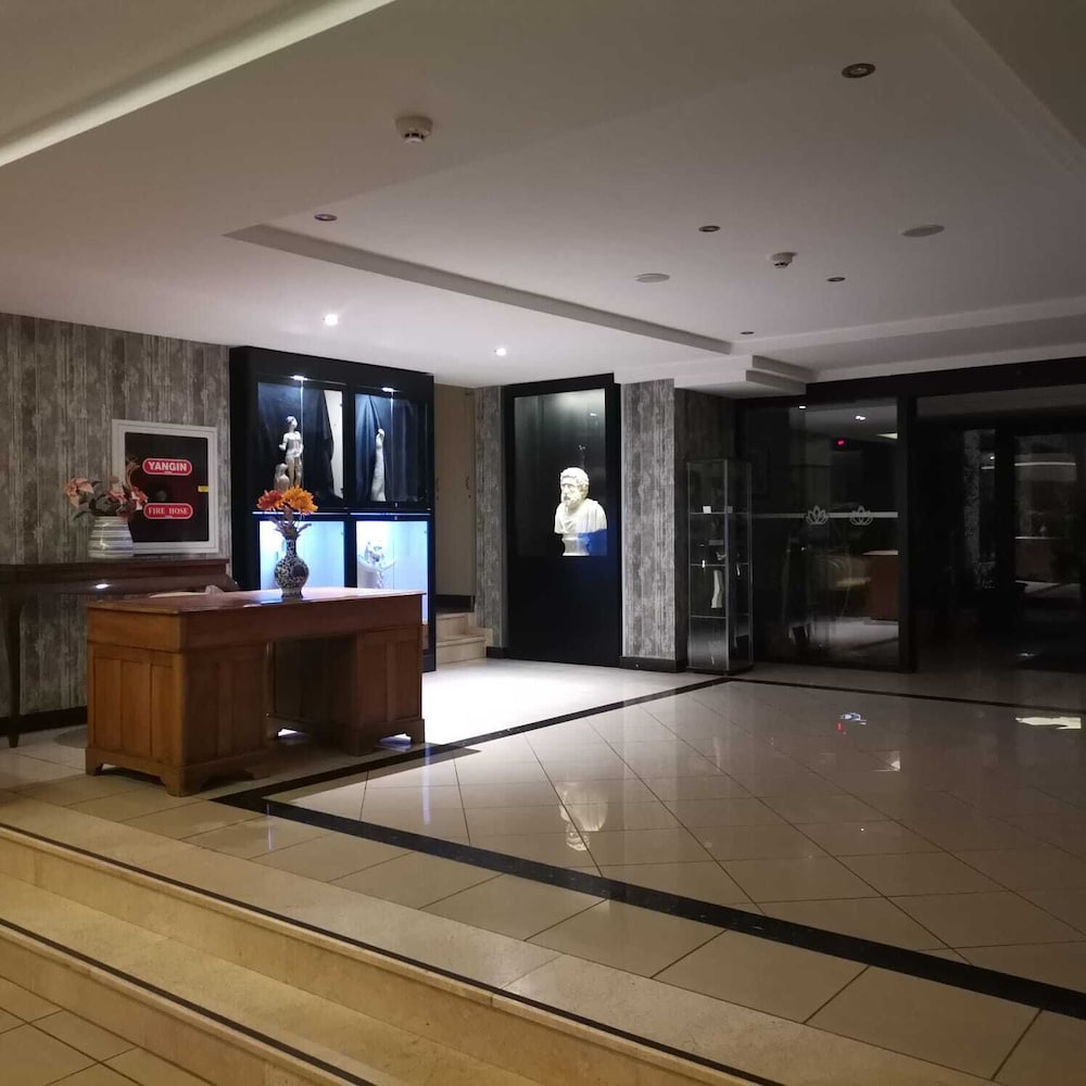 IRIS HOTEL 6/48