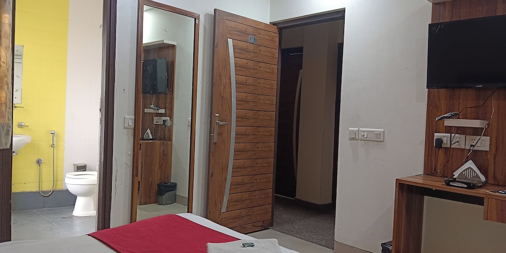 Hotel The RTS, New Delhi 48/50