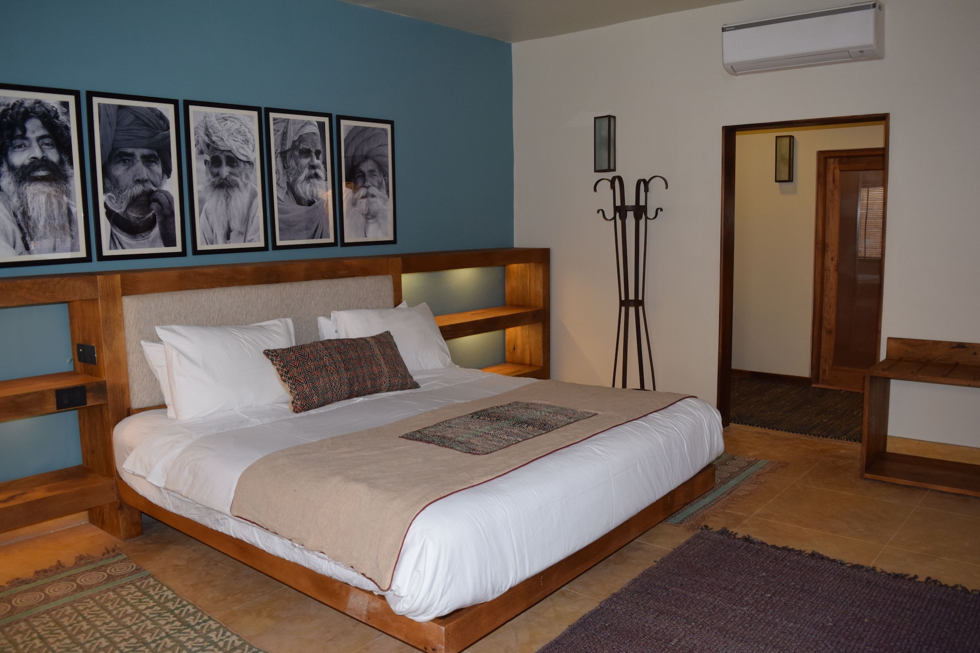 SIGNATURE, SUITE, KING BED, COURTYARD VIEW, COURTYARD AREA