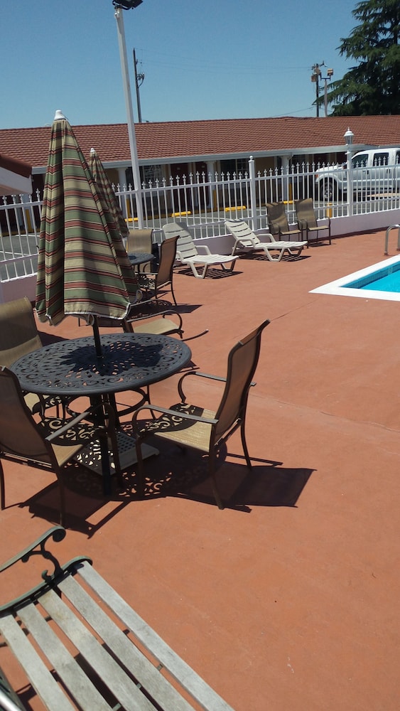 Holiday Motel Oakdale 43/66