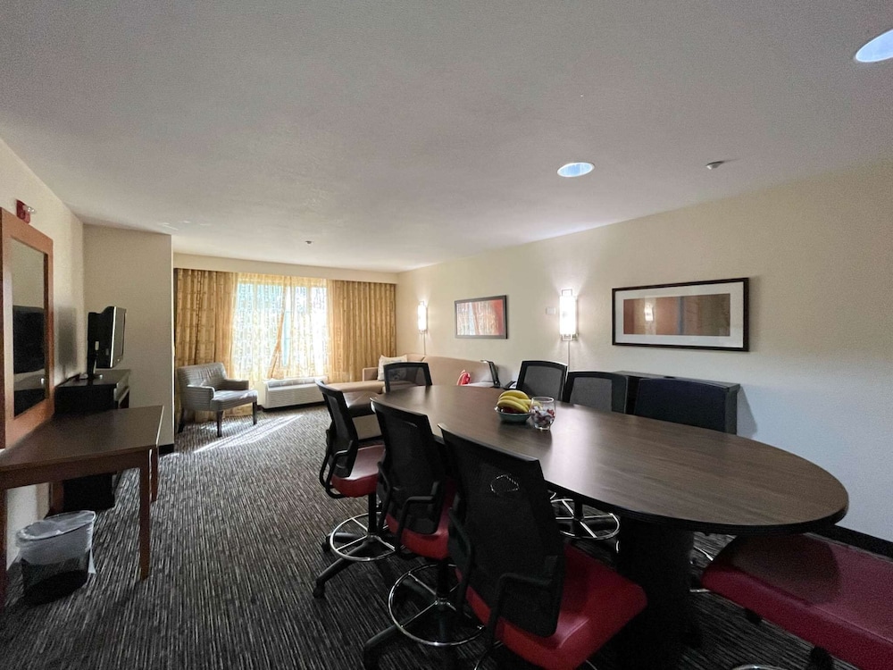 Elkira Court Motel 51/58