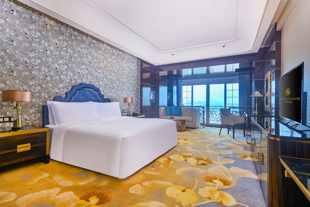 Castle, King Bed, River View