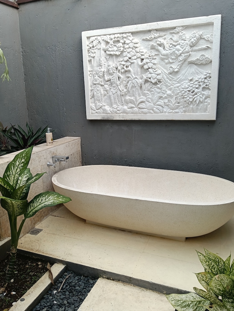 Sri Abi Ratu Villa 8/50