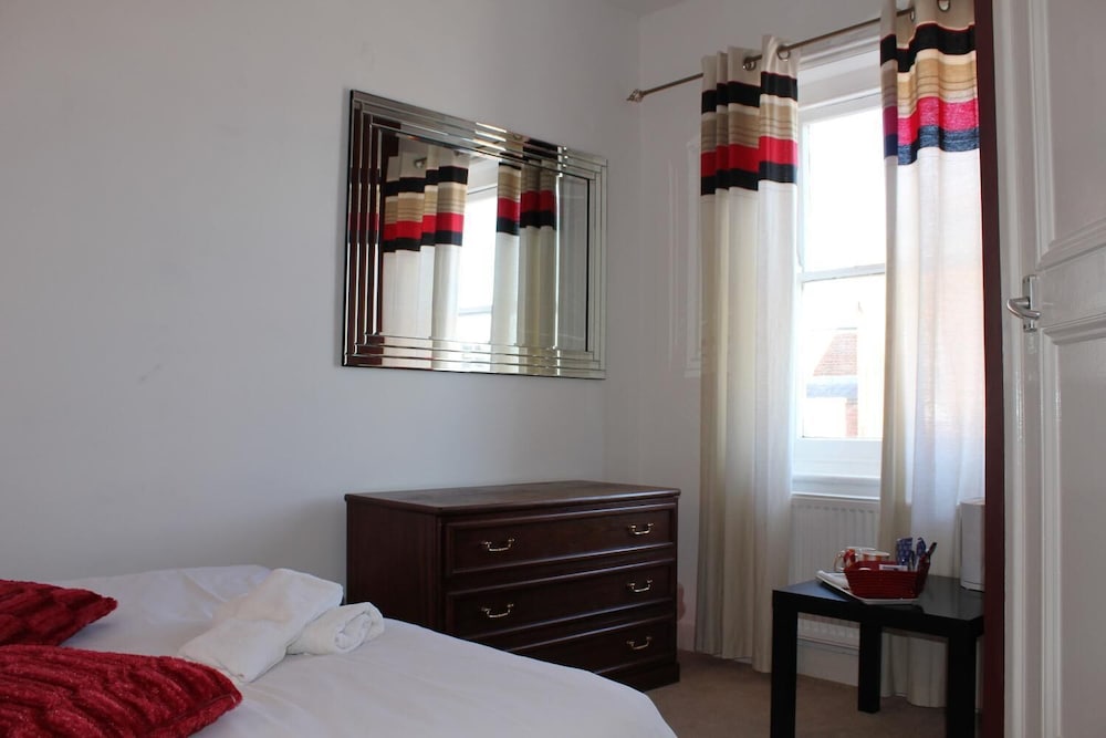 THE GEORGE HOTEL 35/47