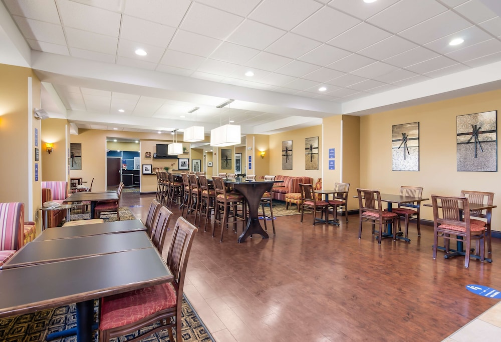 Hampton Inn Galax 29/34