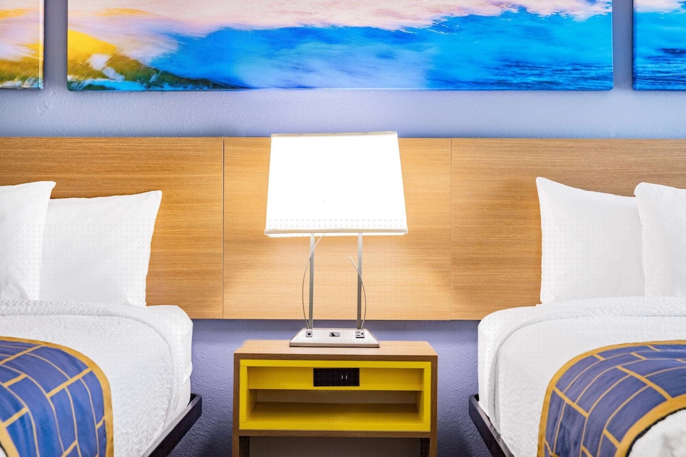 Days Inn & Suites by Wyndham Savannah Midtown 19/56