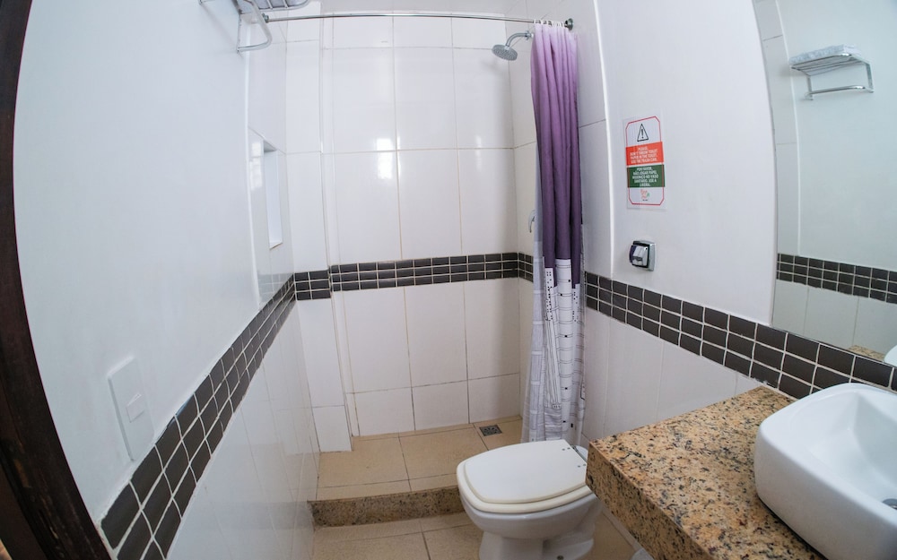 غرفة بسرير مزدوج أو سريرين منفصلين بحمام خاص، Mango Tree Hostel 6/6