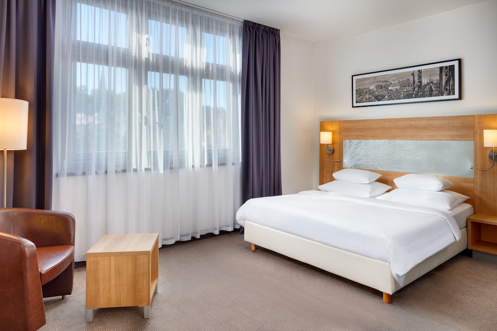 SUPERIOR, DOUBLE OR TWIN BED