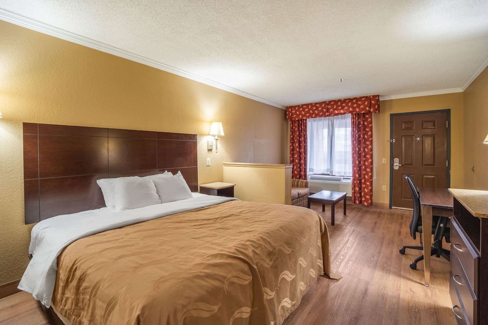 Quality Inn and Suites Ft Jackson Maingate 17/35