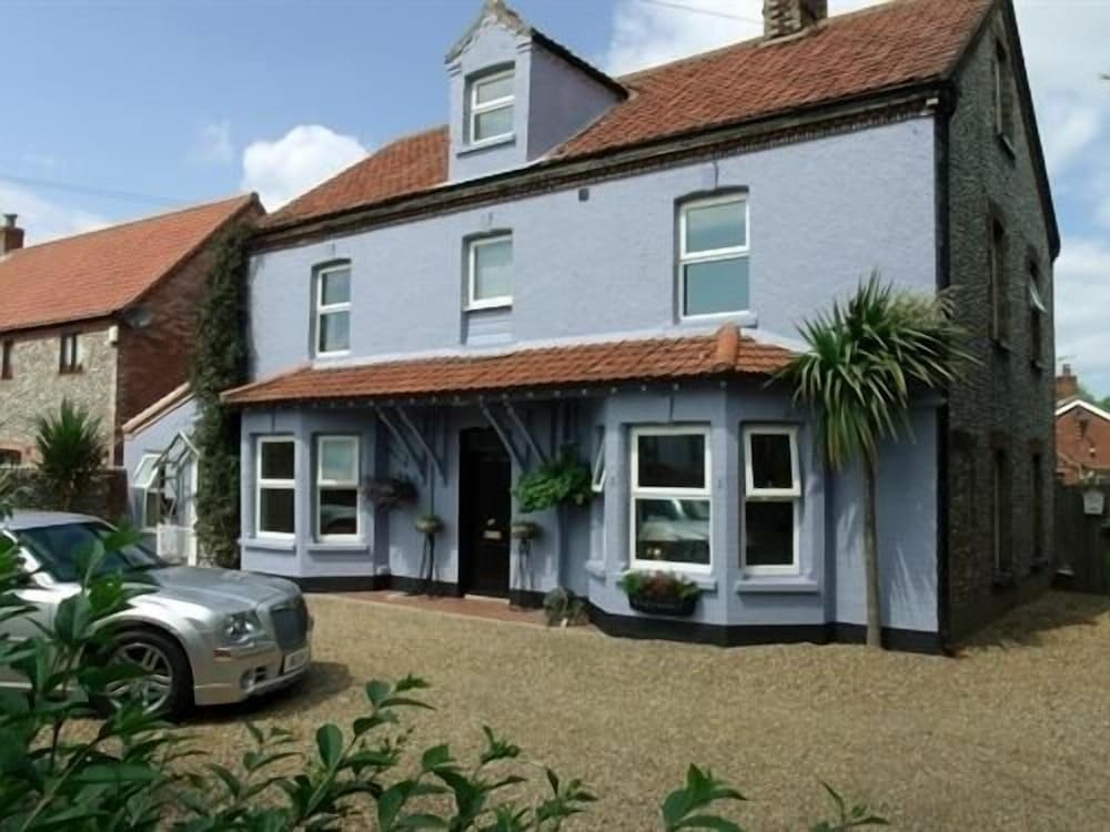 Hooray Henrys Sheringham 44/50