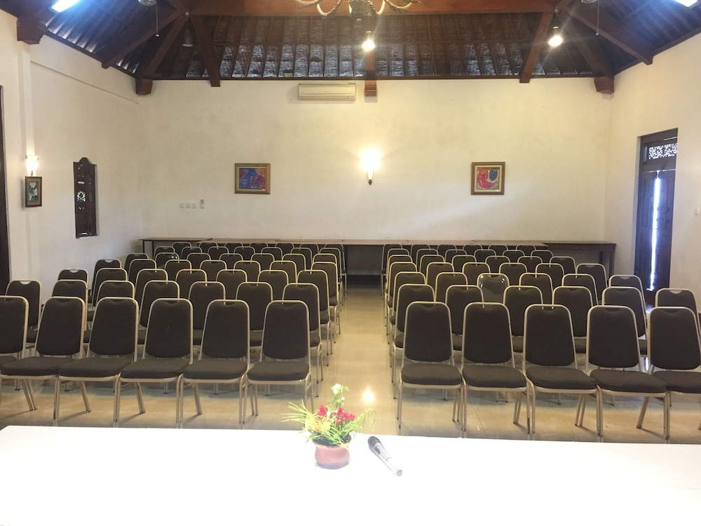 Puri Saron Madangan Hotel 41/50