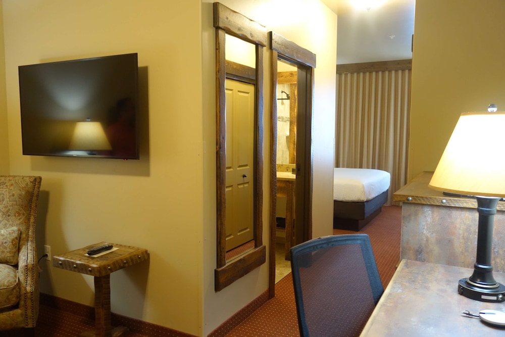Glacier International Lodge 30/48