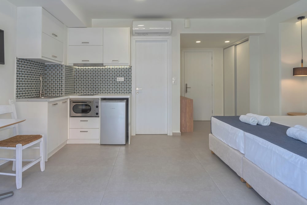 Meltemi Coast Suites 28/68