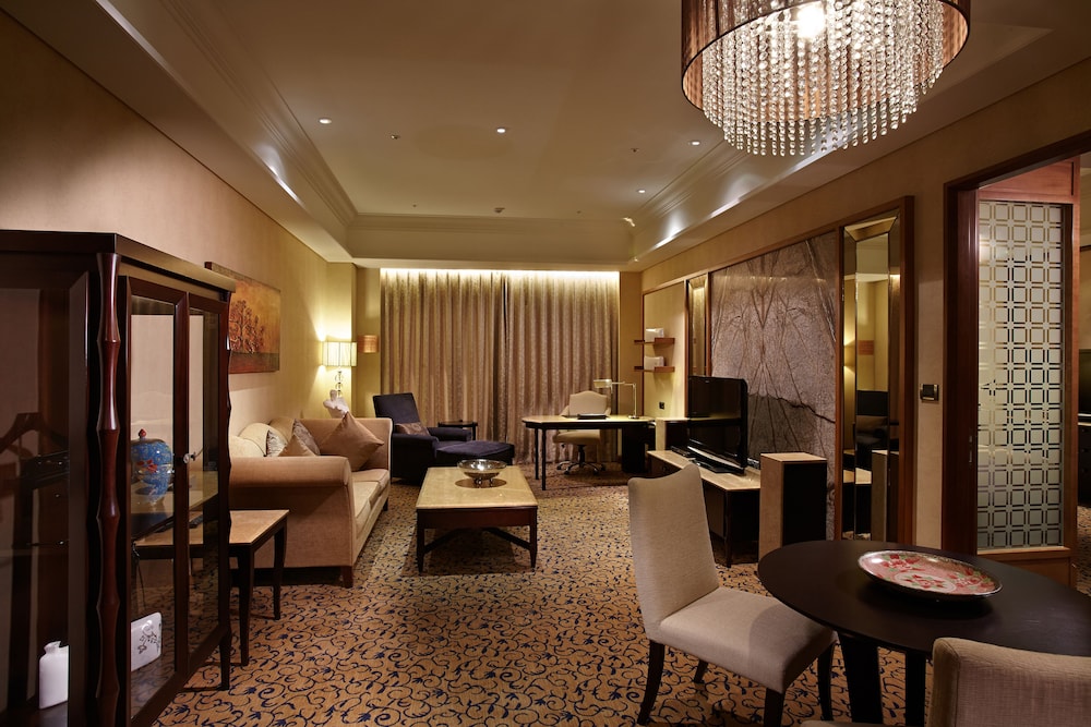E-Da Royal Hotel 56/66