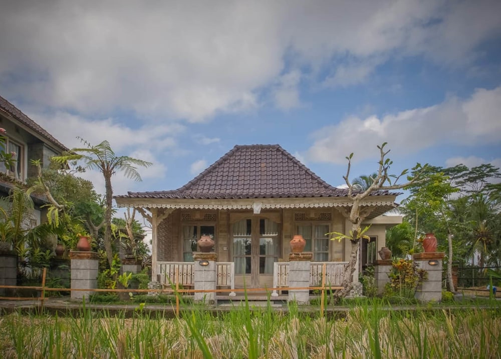 Uma Chaming Villas & Gym 1/32