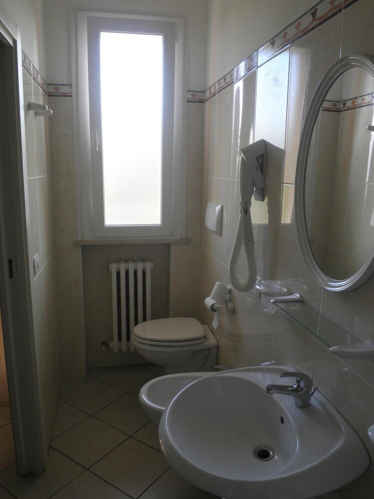 HOTEL PRESTIGE 50/50