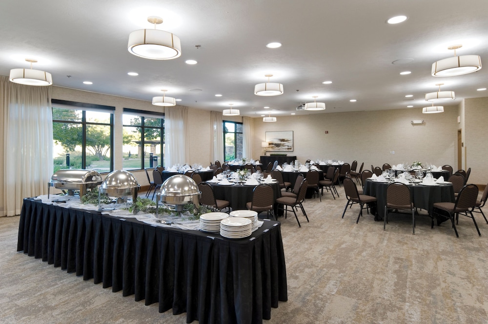 Clubhouse Hotel Suites Sioux Falls 48/67