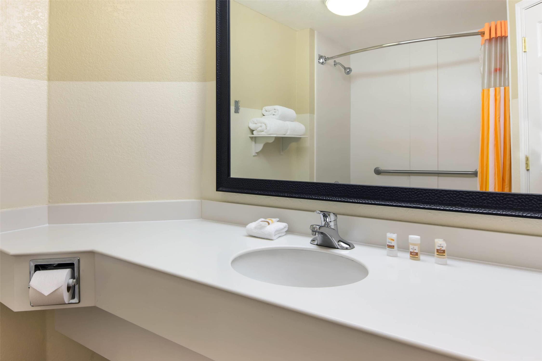 La Quinta Inn and Suites by Wyndham Greenville Haywood 66/68
