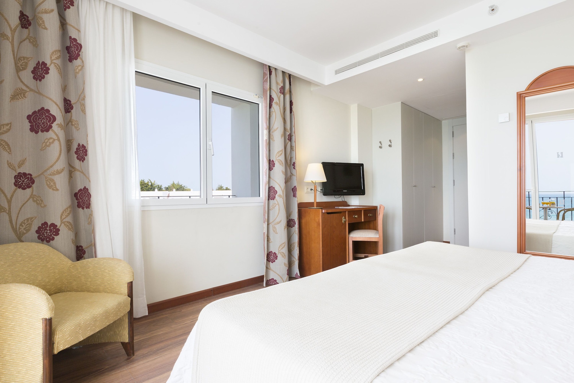 Room, Twin Beds, Partial Sea View